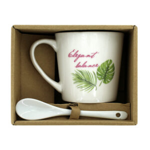 taza de cerámica con cuchara