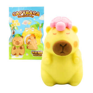 1pza Borrador con diseño de capibara con gorro, variedad de modelos / cute little baby / 522253