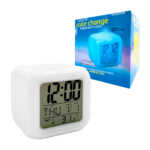 Reloj digital pequeño cuadrado, recargable con luz led y alarma, variedad de colores / color change / digital alarm clock / cl049