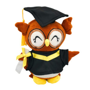 Peluche afelpado de búho con temática de graduación, variedad de diseños / by-037