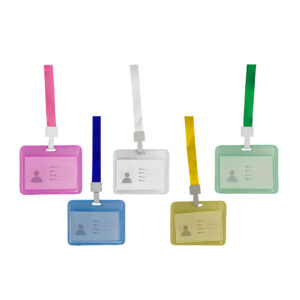 1pza porta gafete - funda protectora horizontal de plástico translúcida para tarjetas de 8.5x5.4cm con correa tipo listón, variedad de colores / dx-813 / xinding / 900658