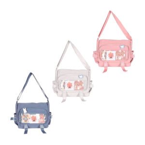 Bolsa tipo pañalera mediana, 3 compartimentos, 2 bolsillo laterales, broches de seguridad, imagenes decorativas + pin decorativo, variedad de colores / kb-1155 /