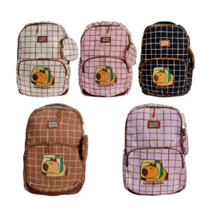 Mochila 3 compartimentos, estampado de cuadros y diseño de capibara + monedero