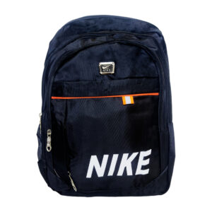 Mochila mediana con 4 compartimentos, leyenda de marca y detalle reflectante